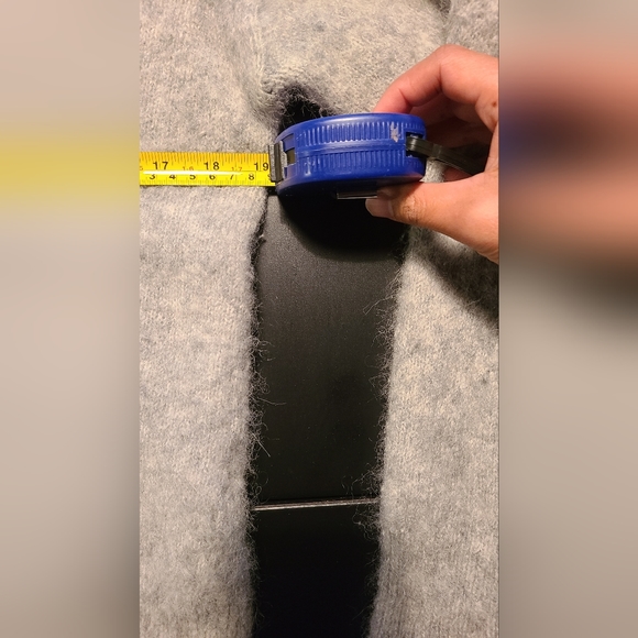 Aritzia Little Moon V-Neck Sweater - Picture 4 of 4